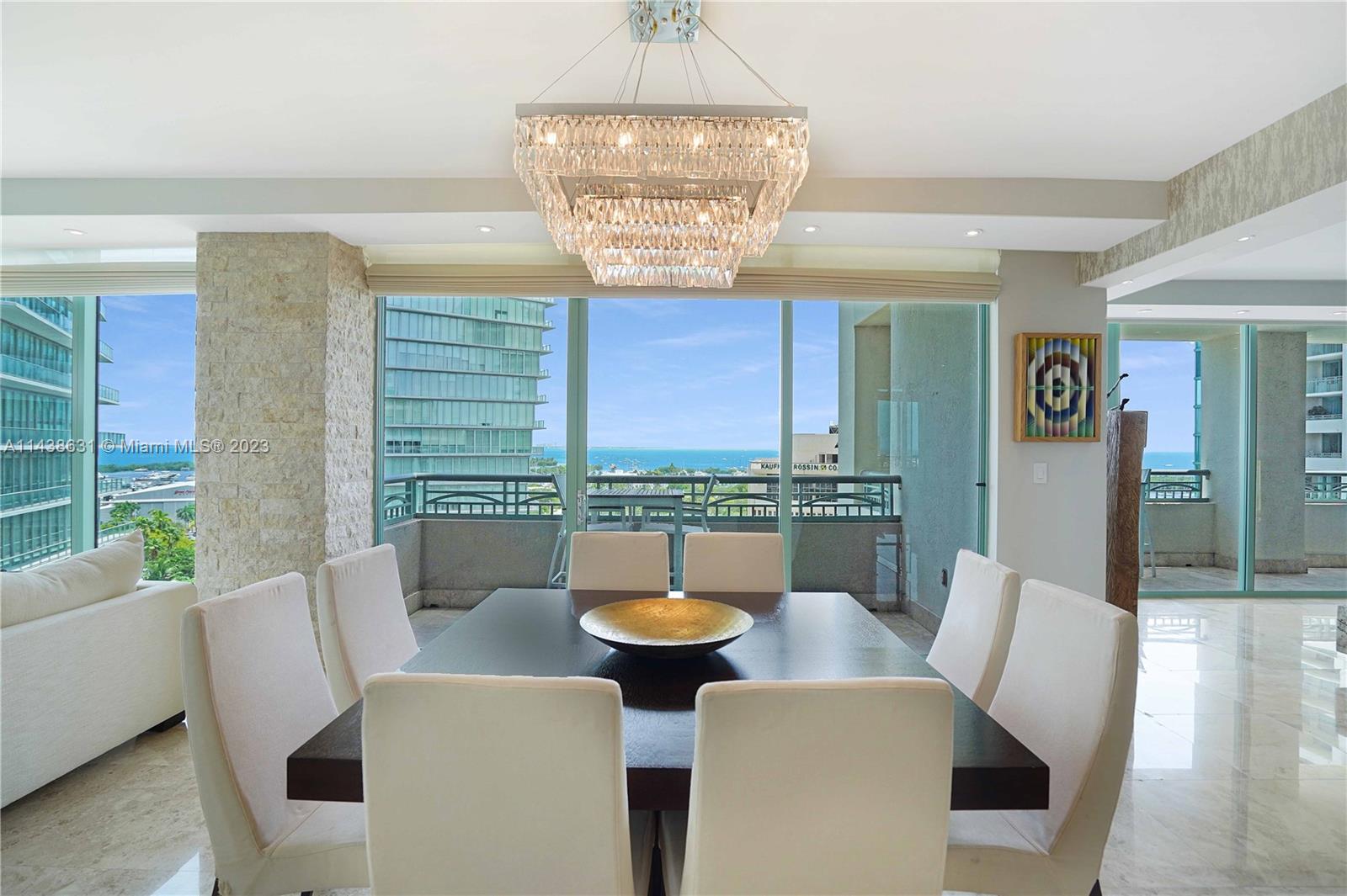 THE EXECUTIVE RESIDENCES - Residential