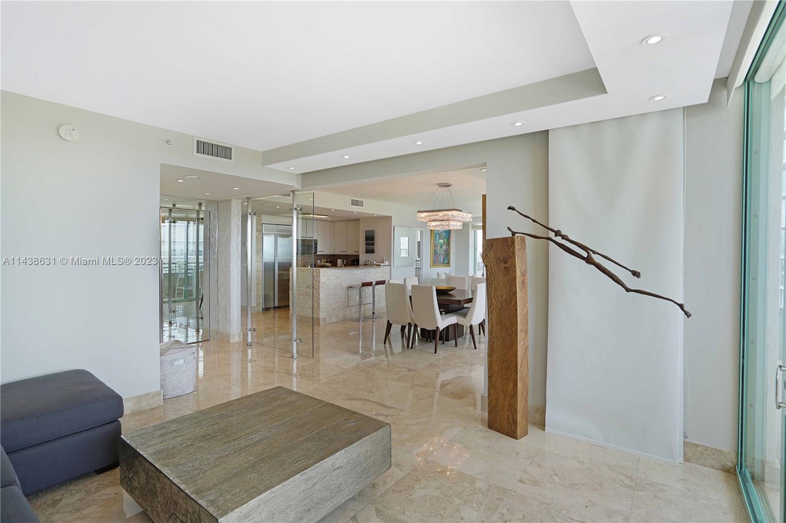 THE EXECUTIVE RESIDENCES - Residential