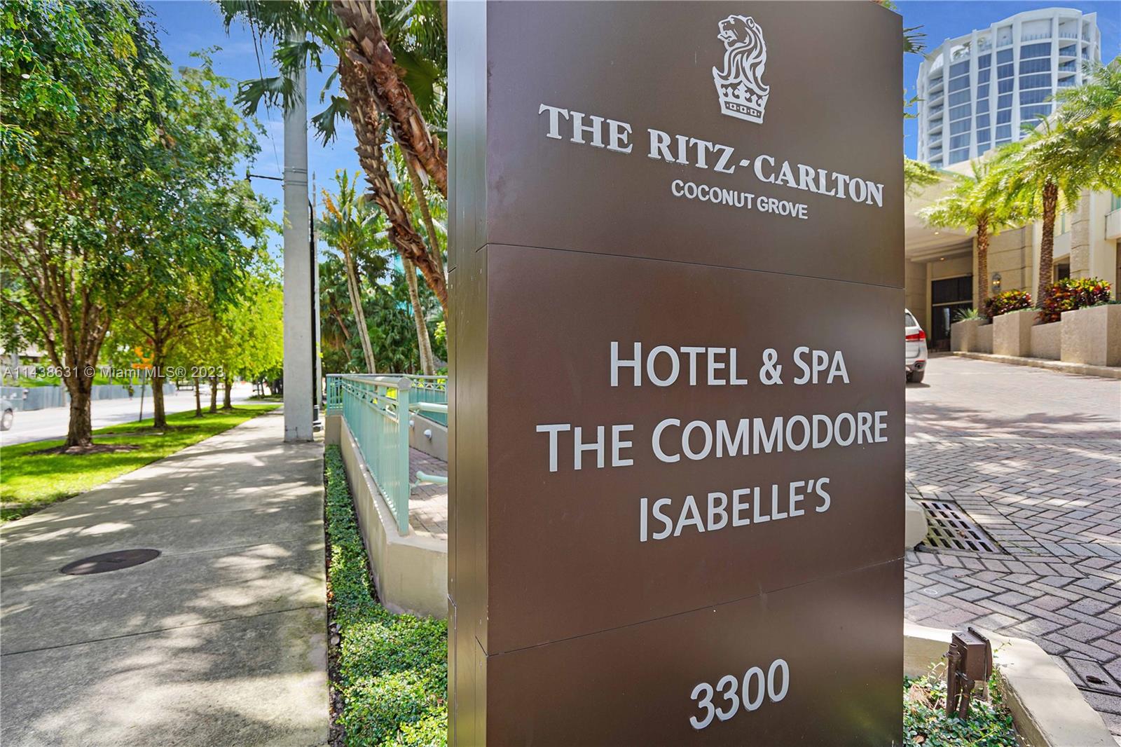 THE EXECUTIVE RESIDENCES - Residential