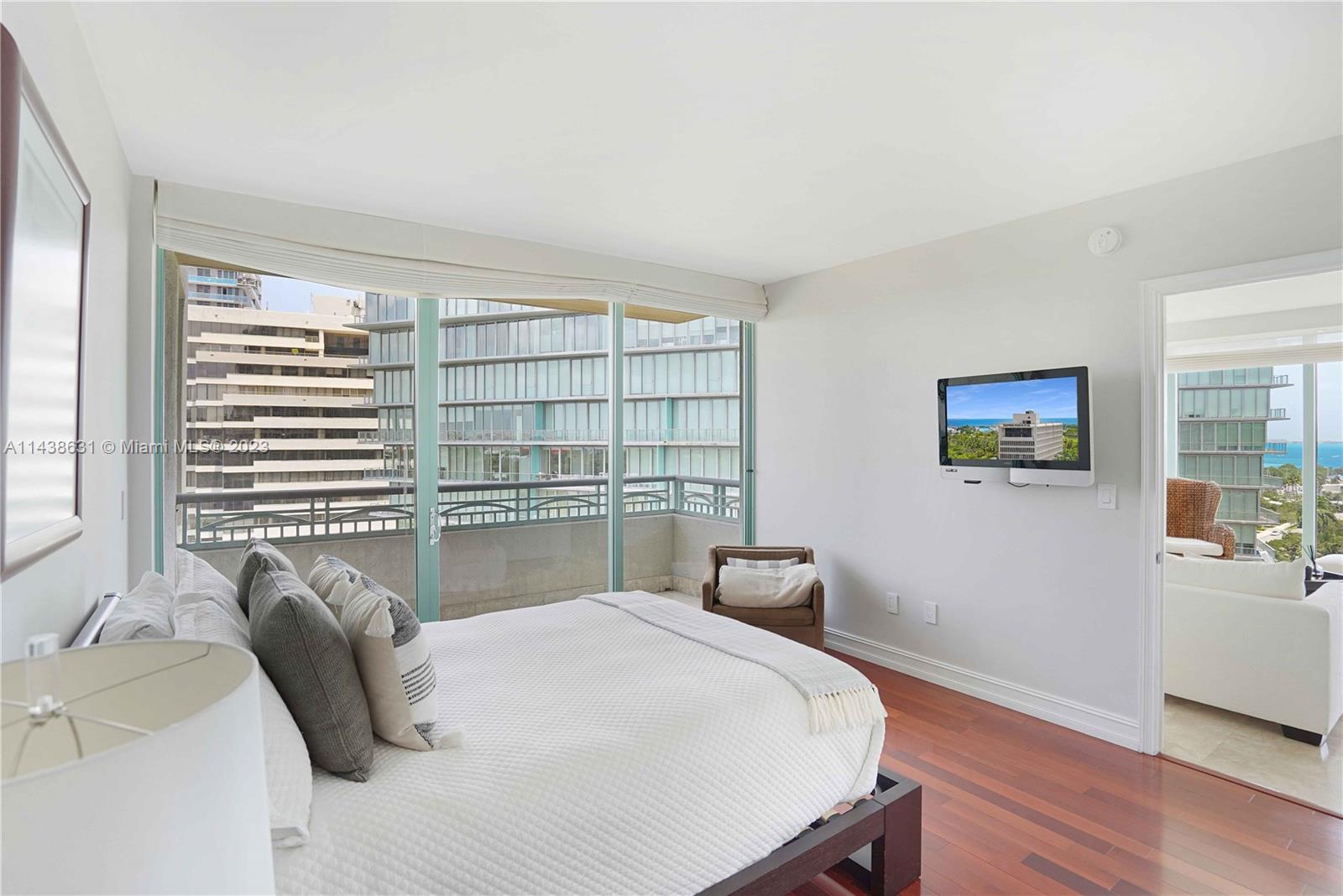 THE EXECUTIVE RESIDENCES - Residential