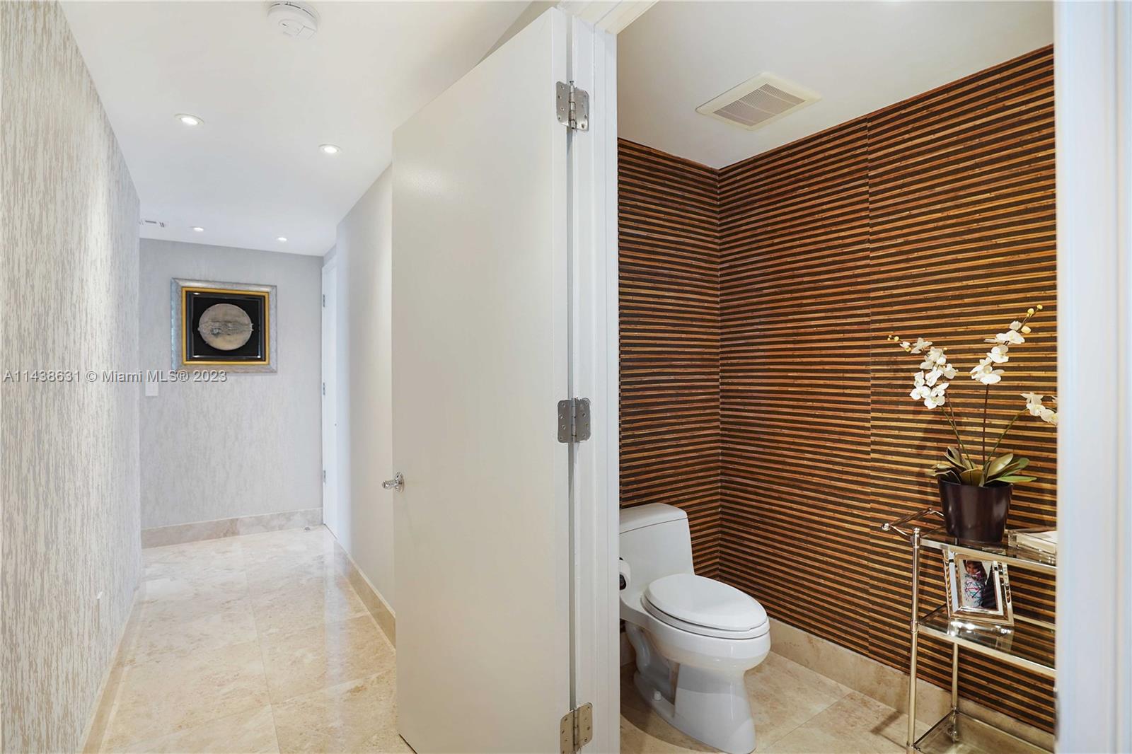 THE EXECUTIVE RESIDENCES - Residential