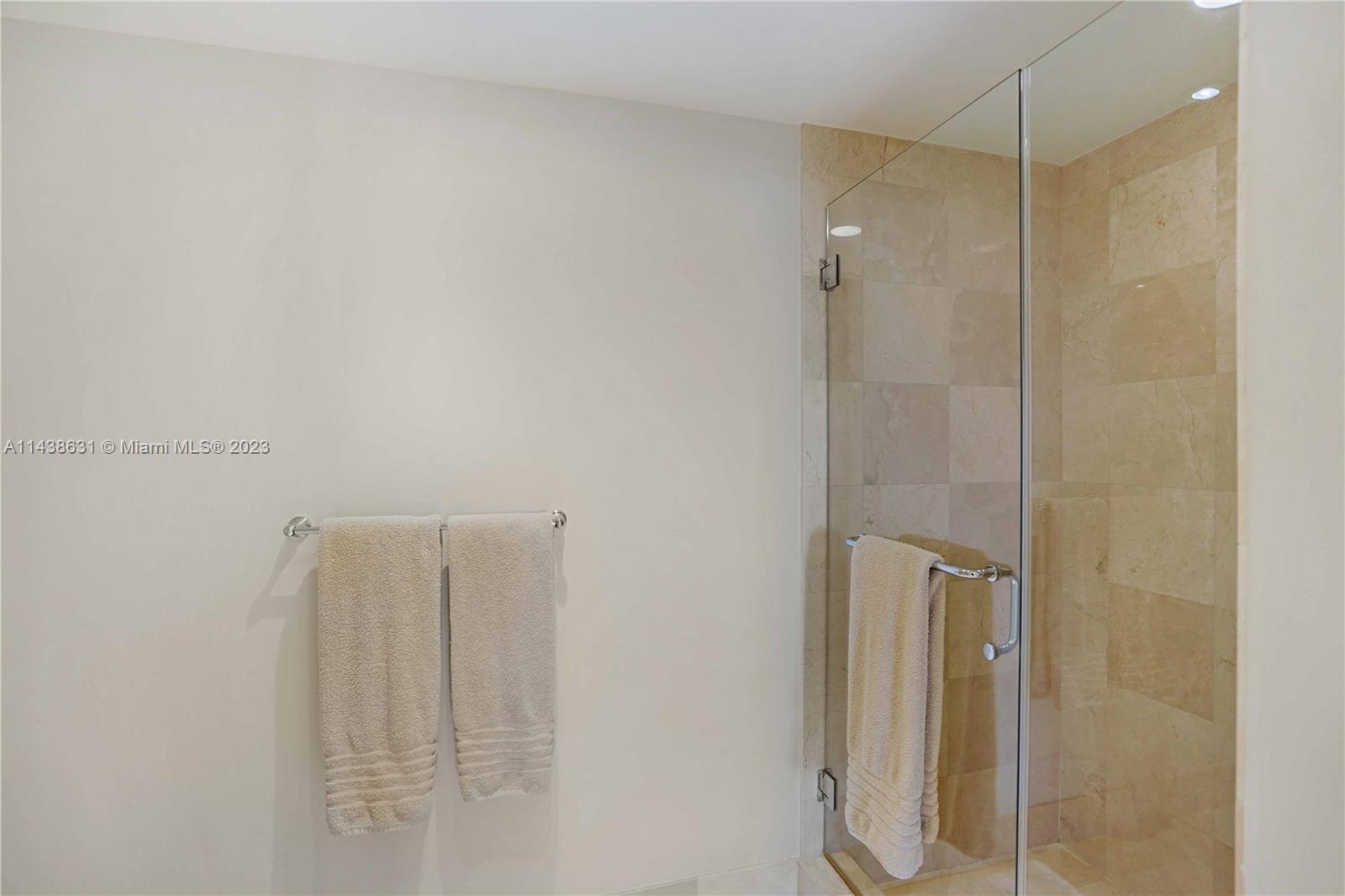 THE EXECUTIVE RESIDENCES - Residential