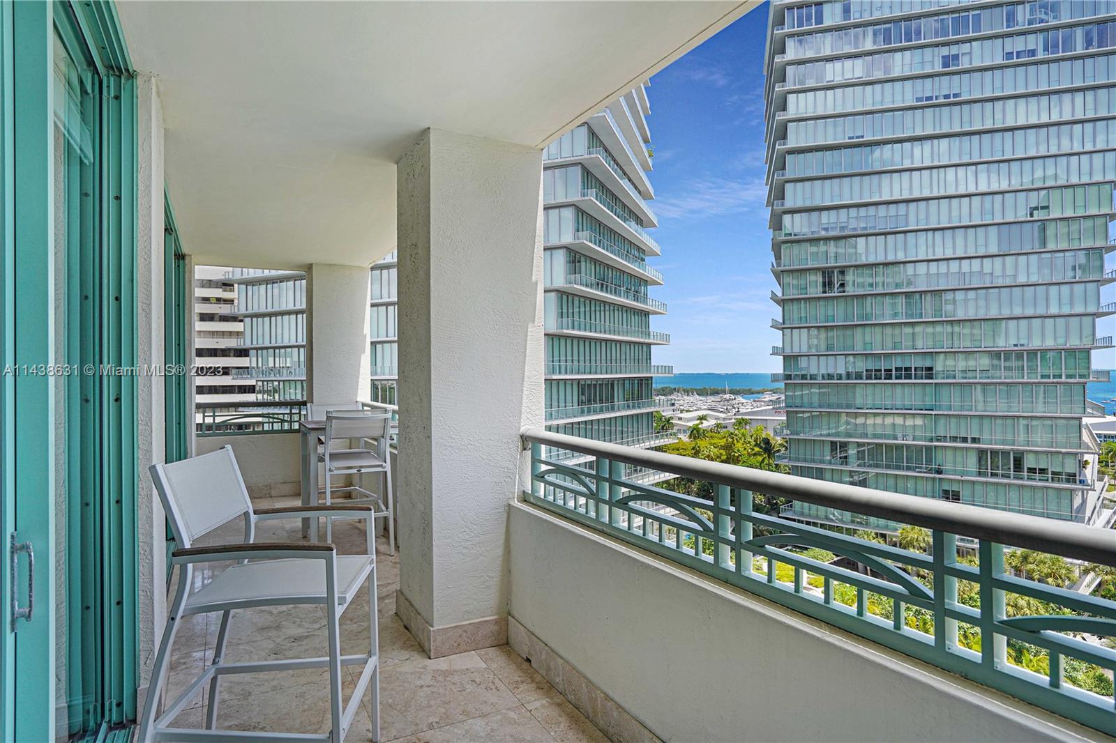 THE EXECUTIVE RESIDENCES - Residential