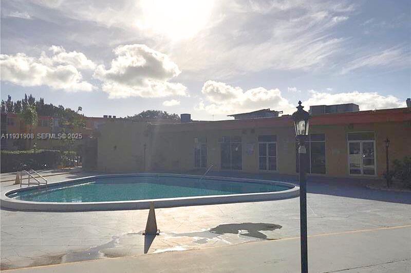 HERITAGE CIRCLE CONDO - Residential