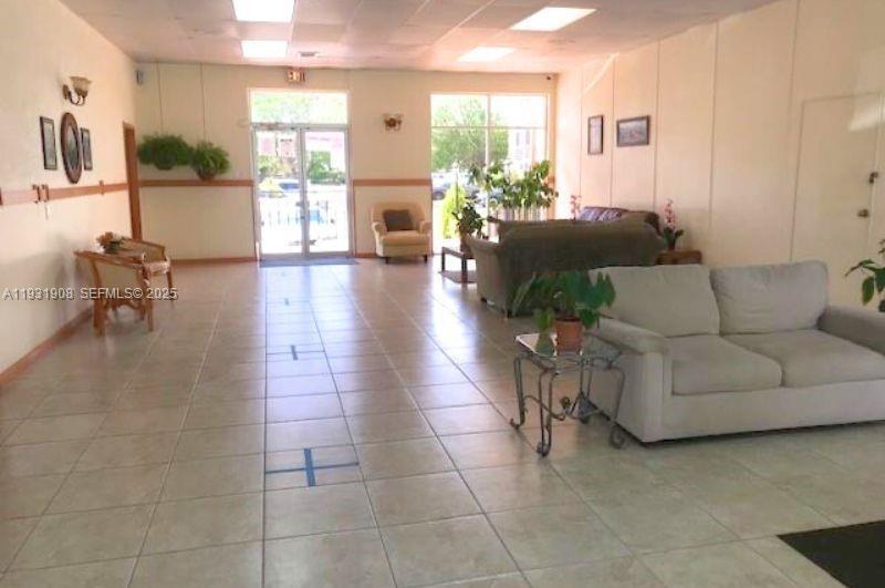 HERITAGE CIRCLE CONDO - Residential