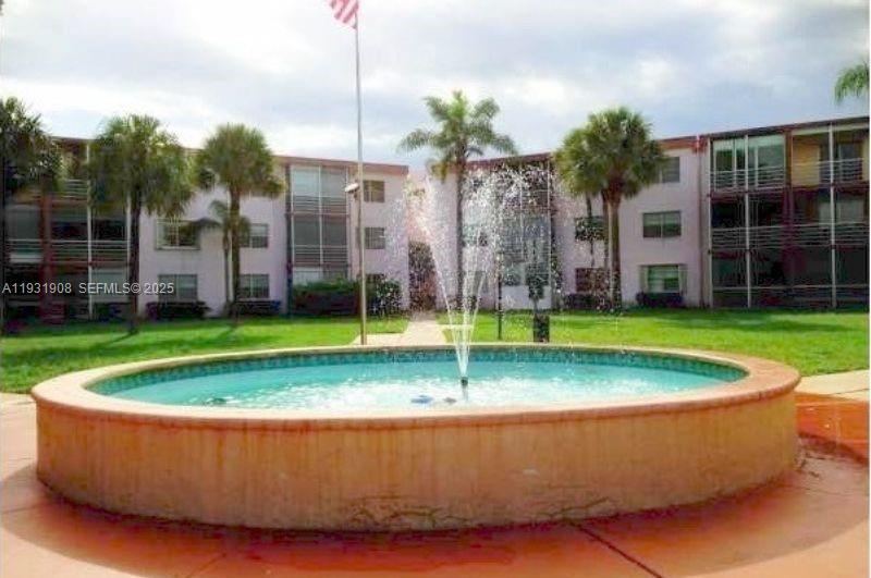 HERITAGE CIRCLE CONDO - Residential