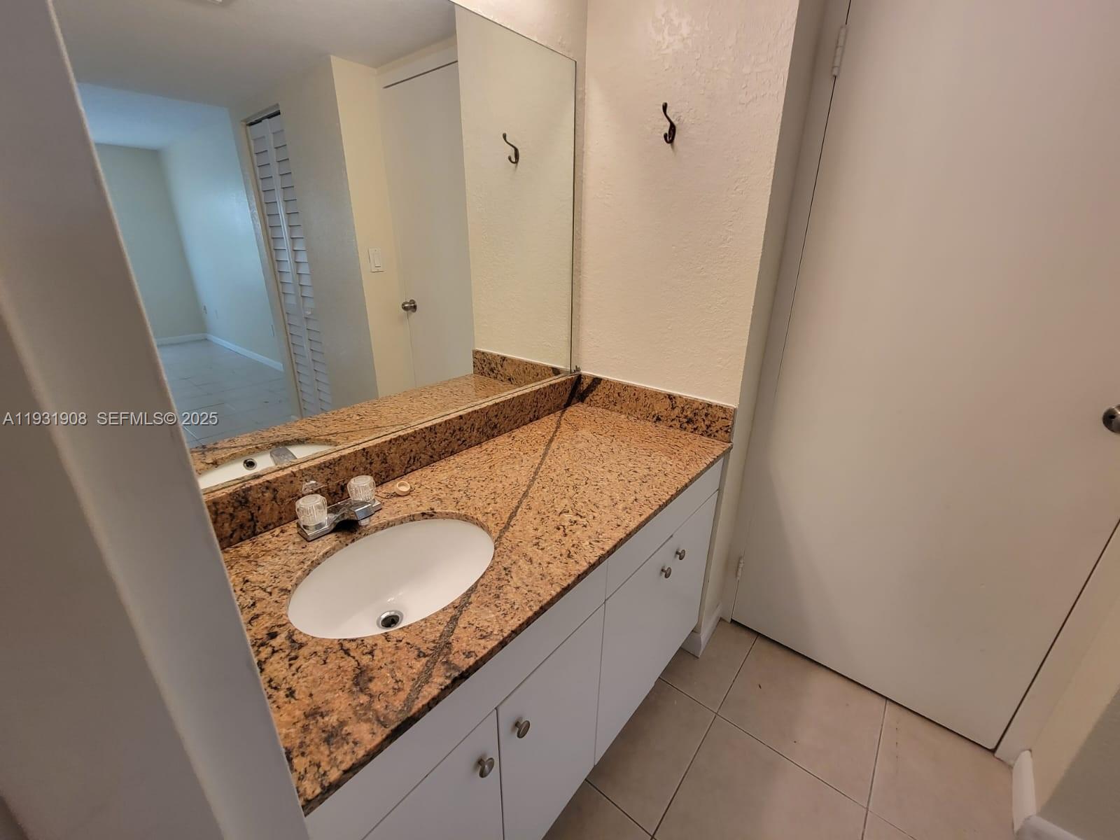 HERITAGE CIRCLE CONDO - Residential