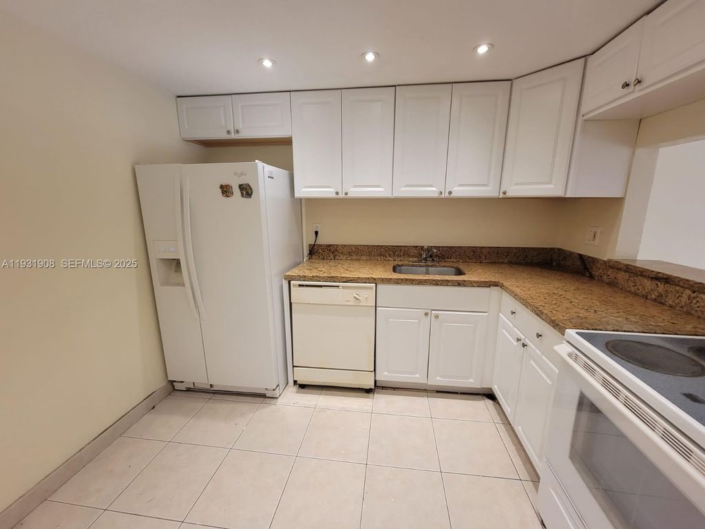 Photo of 4304 NW 9th Ave #3-2G, Deerfield Beach, FL 33064 (MLS # A11931908)