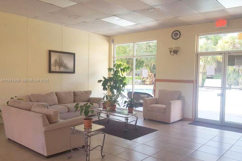 HERITAGE CIRCLE CONDO - Residential