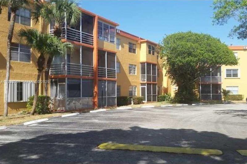 HERITAGE CIRCLE CONDO - Residential