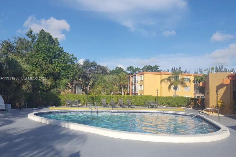 HERITAGE CIRCLE CONDO - Residential