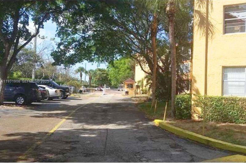 HERITAGE CIRCLE CONDO - Residential