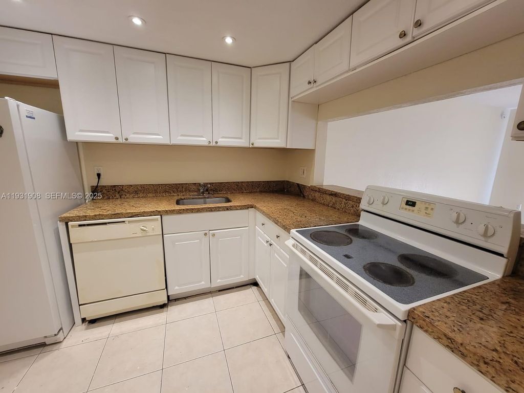 Photo of 4304 NW 9th Ave #3-2G, Deerfield Beach, FL 33064 (MLS # A11931908)