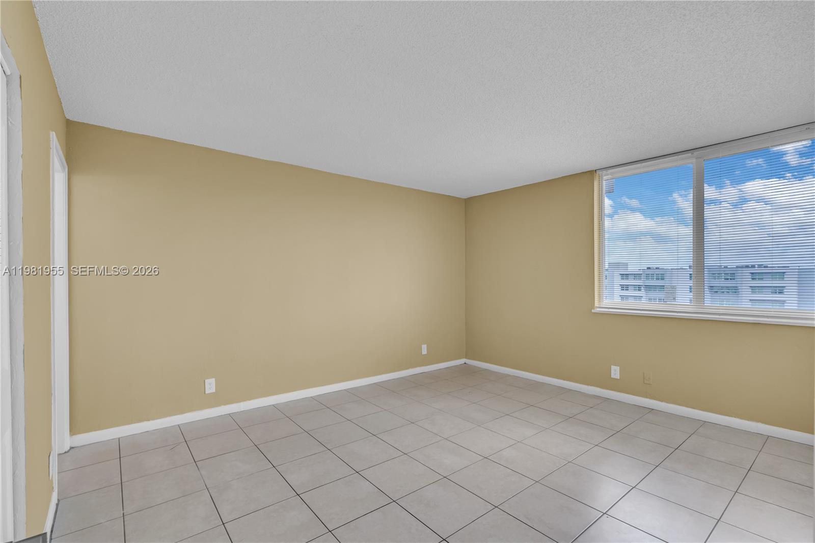 DADELAND PLACE CONDO - Residential