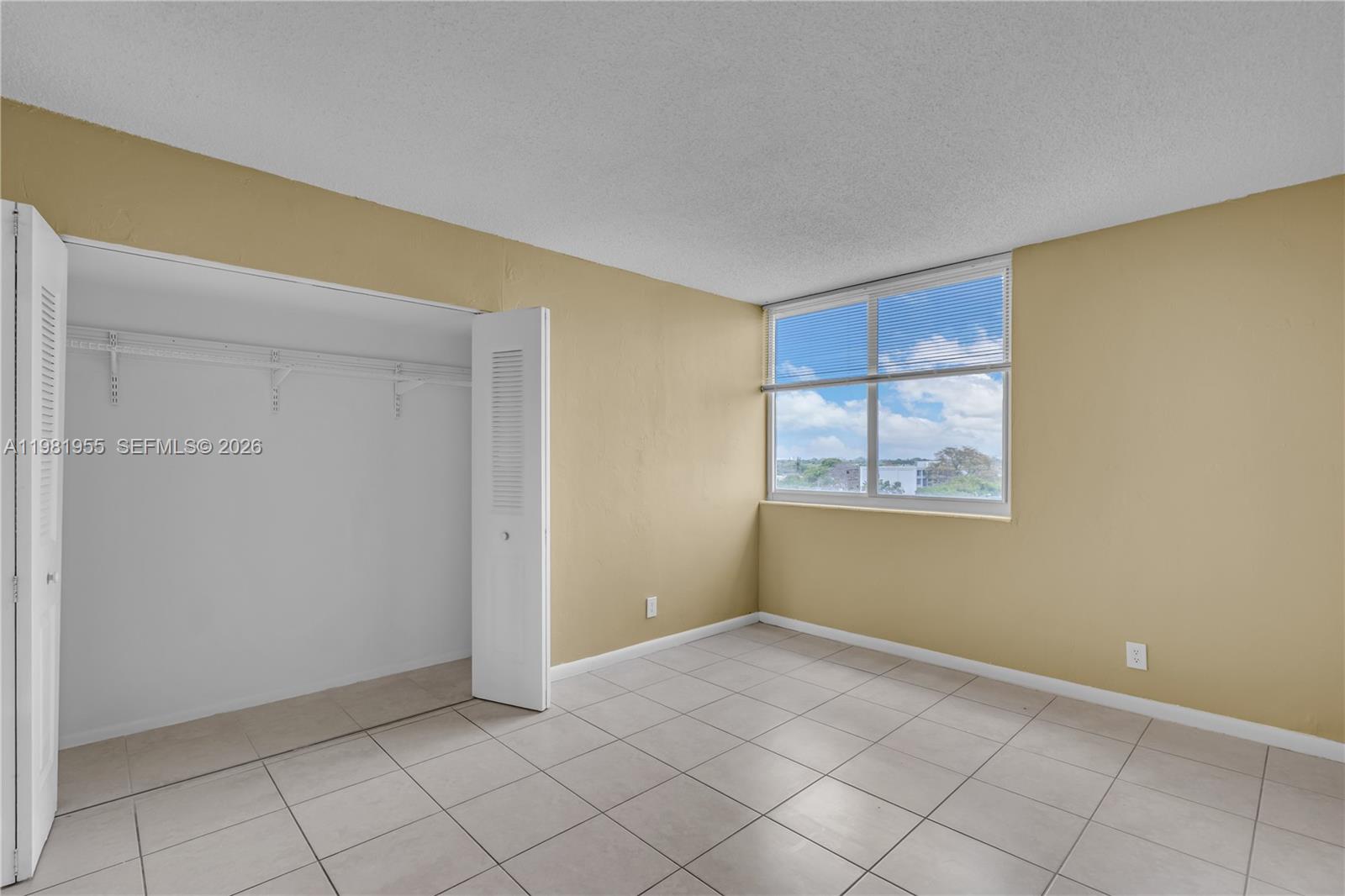 DADELAND PLACE CONDO - Residential
