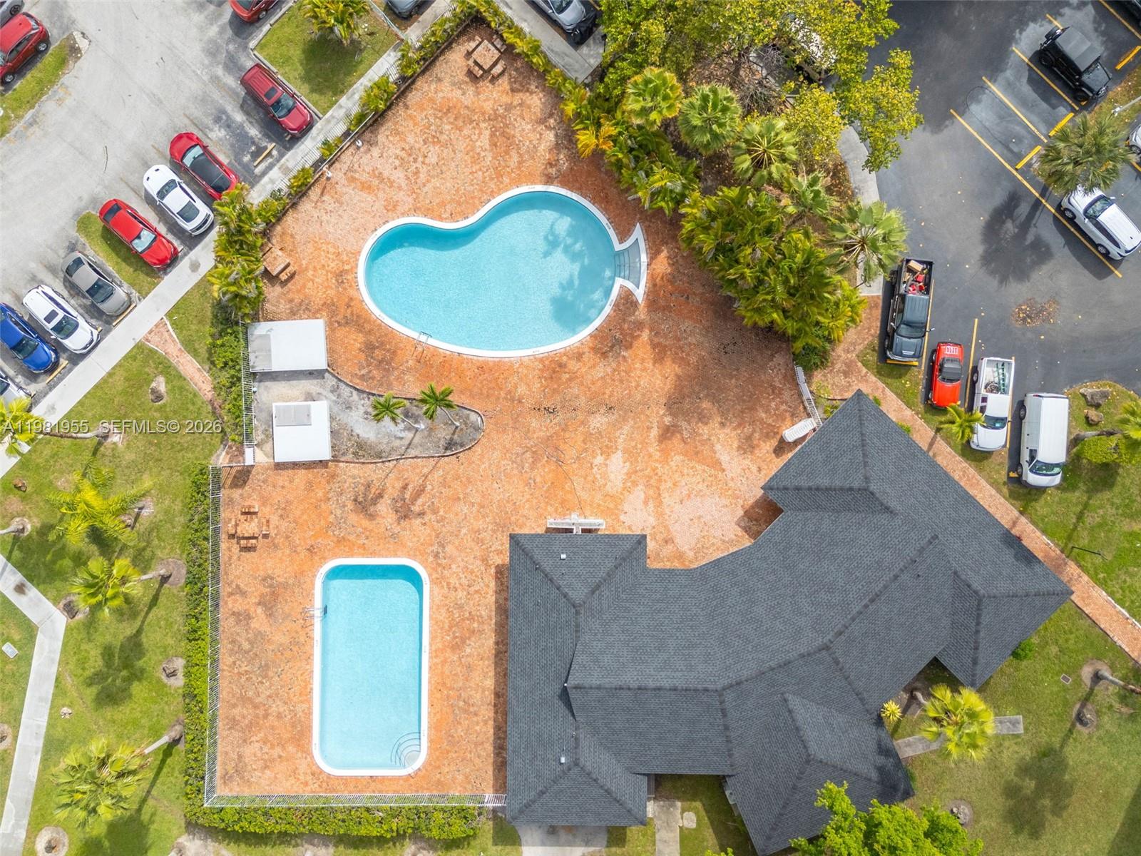 DADELAND PLACE CONDO - Residential