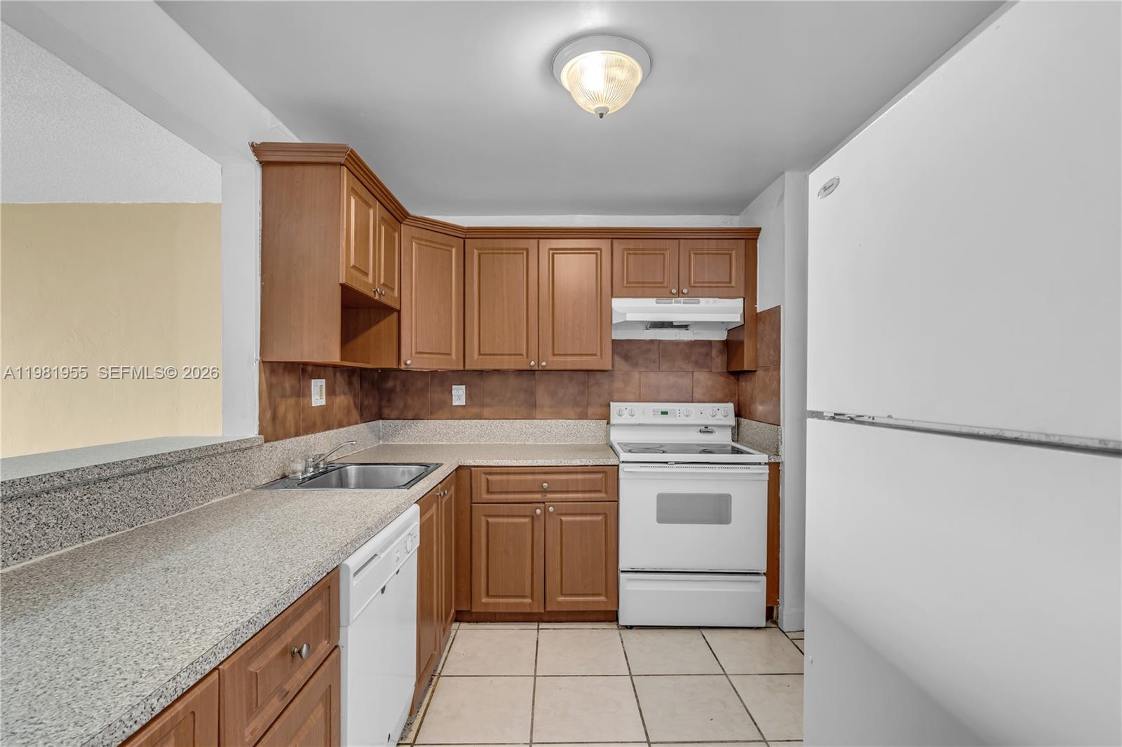 DADELAND PLACE CONDO - Residential