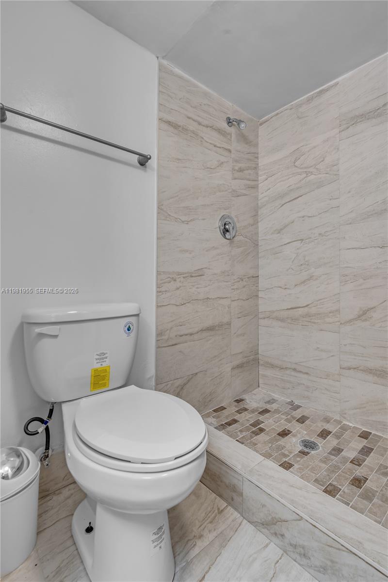 DADELAND PLACE CONDO - Residential