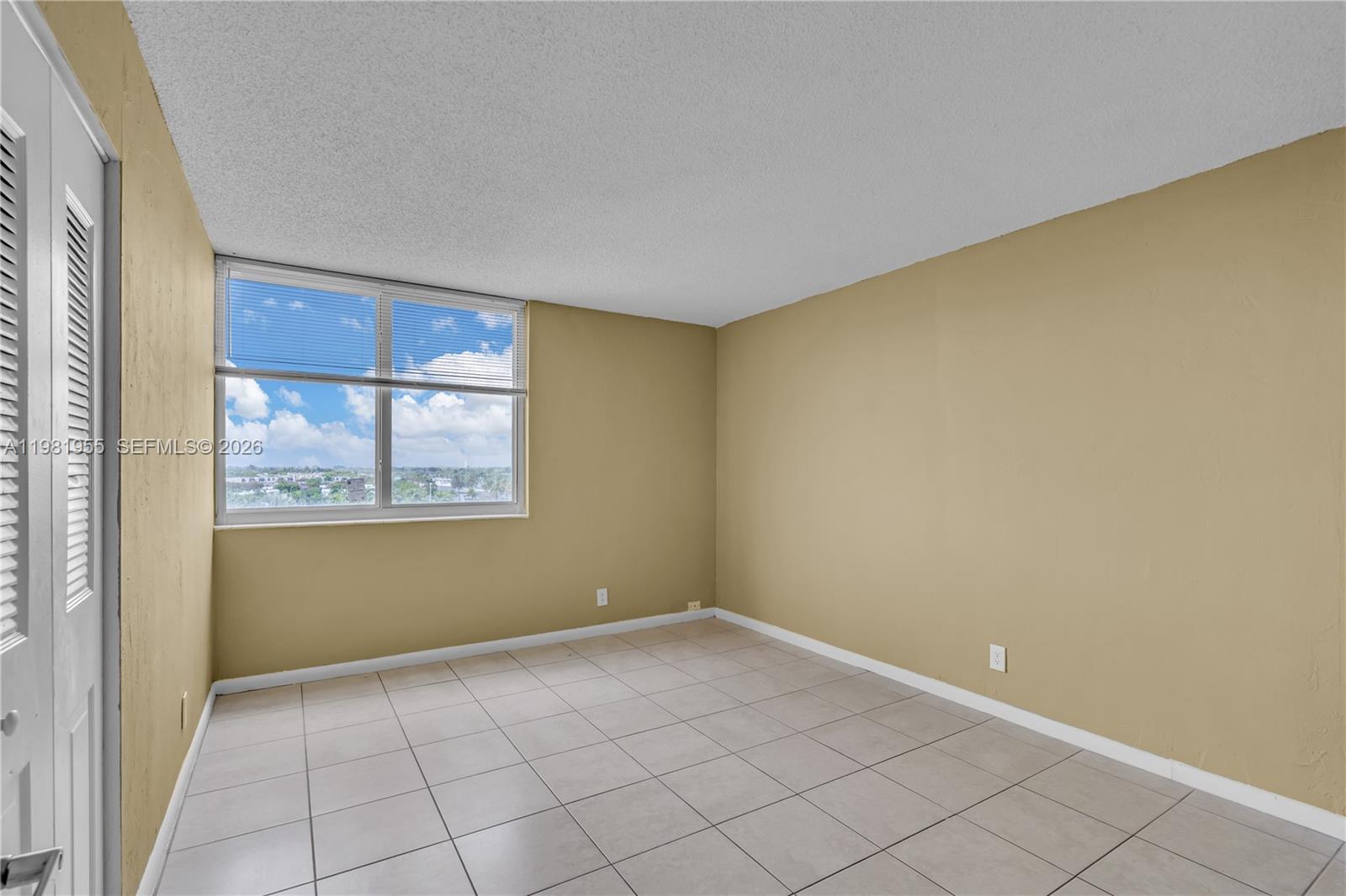 DADELAND PLACE CONDO - Residential