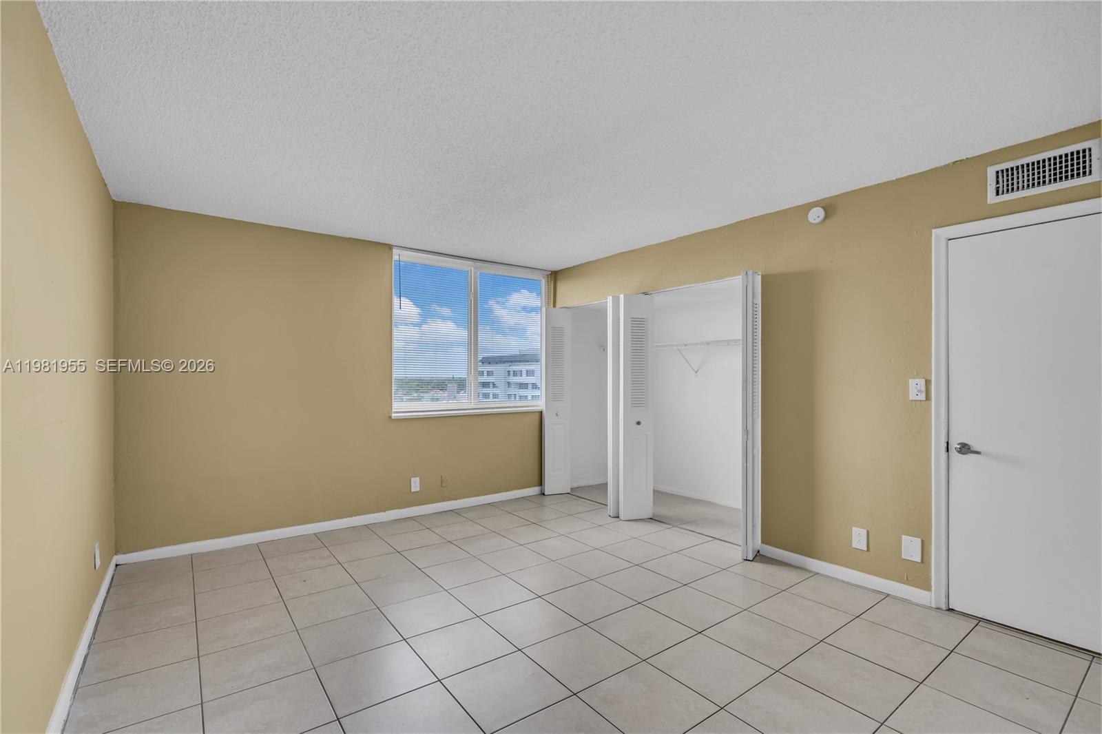 DADELAND PLACE CONDO - Residential