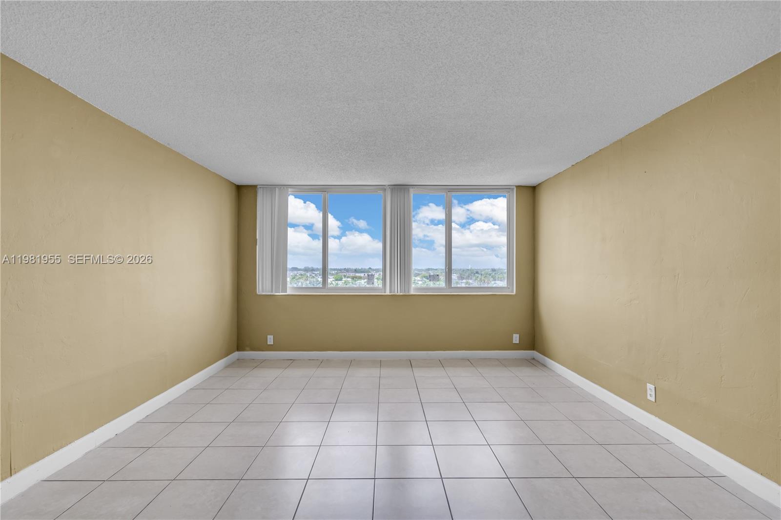 DADELAND PLACE CONDO - Residential