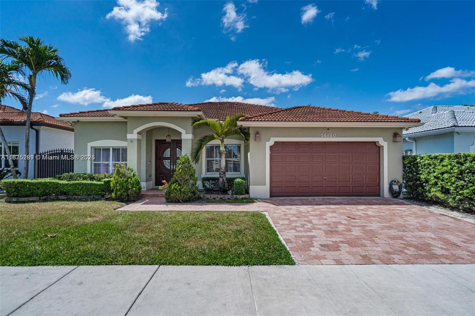 Beautiful house for rent located in a quiet & family friendly neighborhood. Excellent Location, close to schools, shopping centers, restaurants & more!! NO HOA