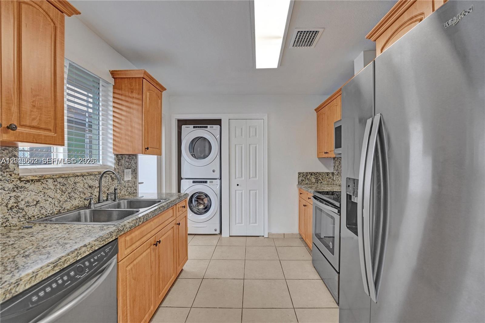 GRAPELAND - Residential Lease