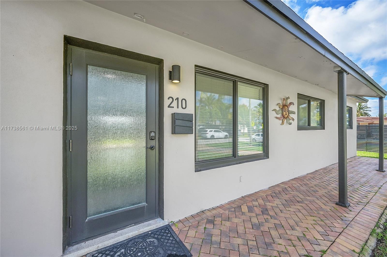 210 NW 40th St