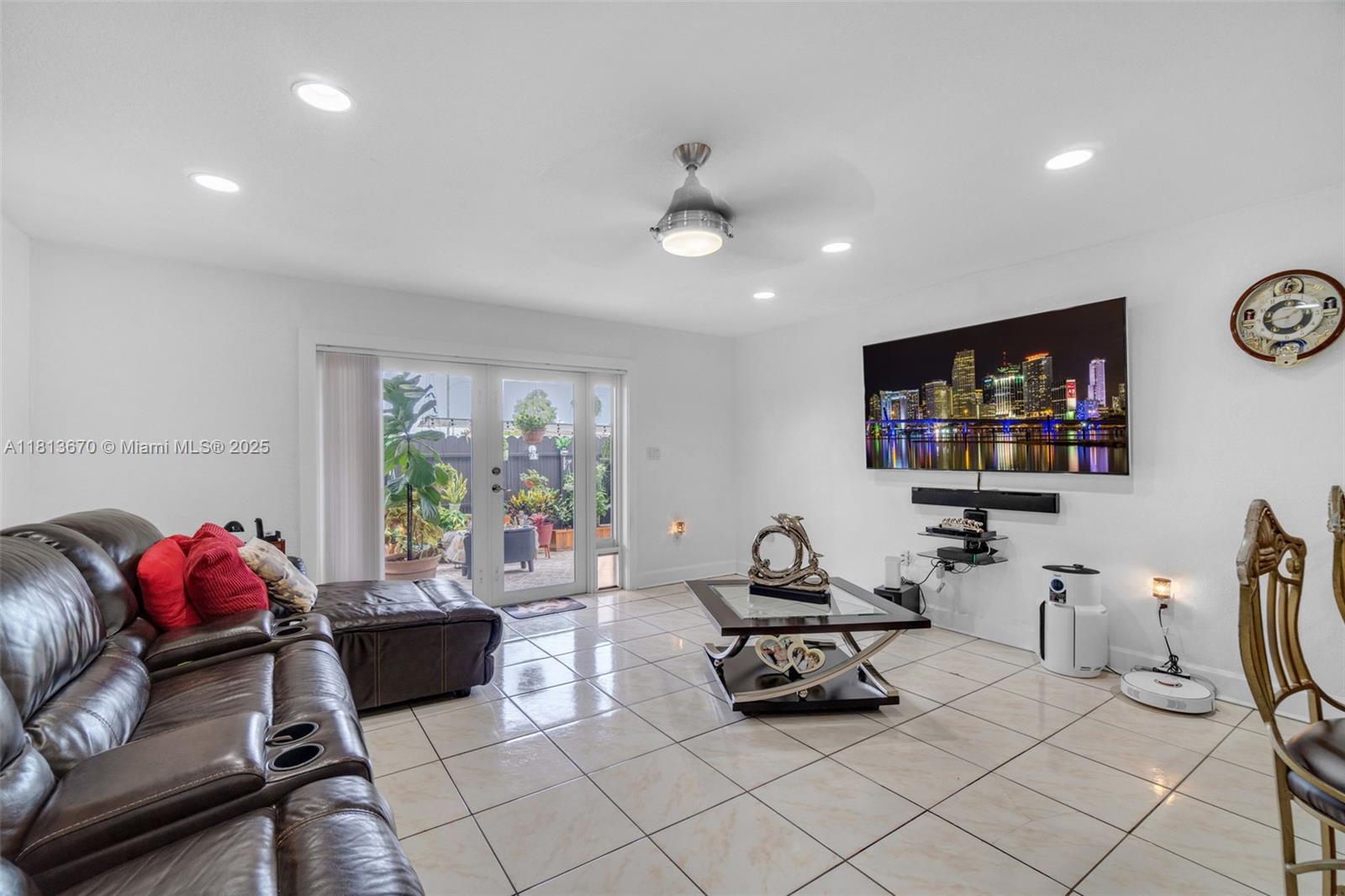 EL POLO CONDO - Residential