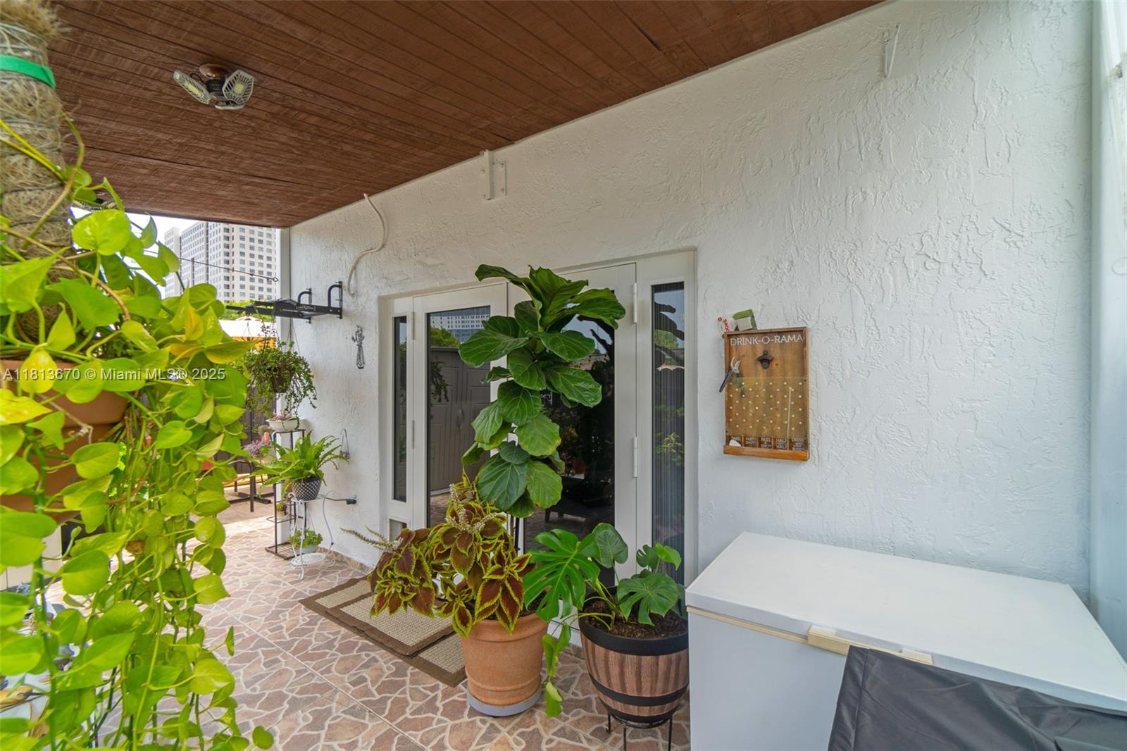 EL POLO CONDO - Residential