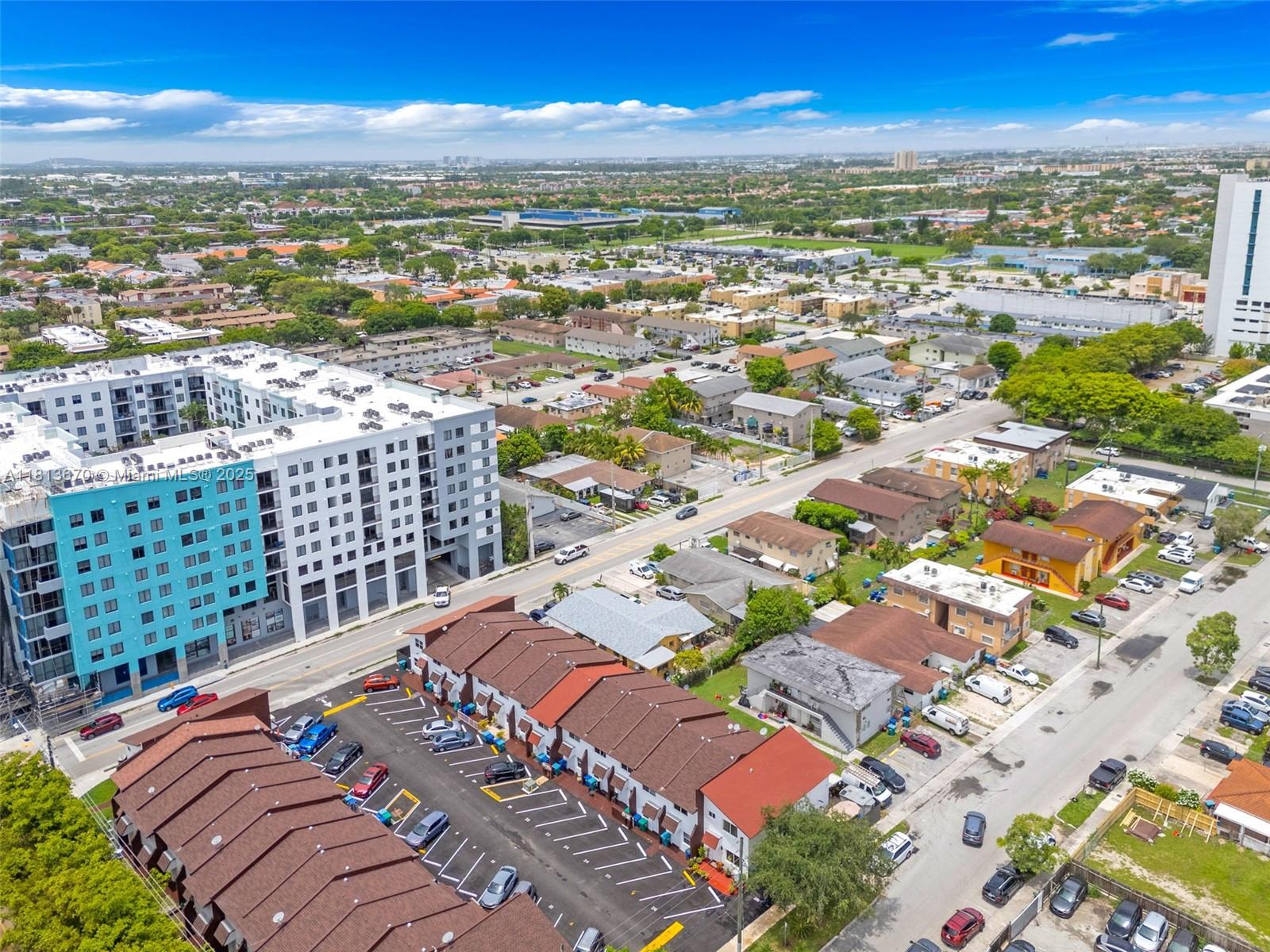 EL POLO CONDO - Residential