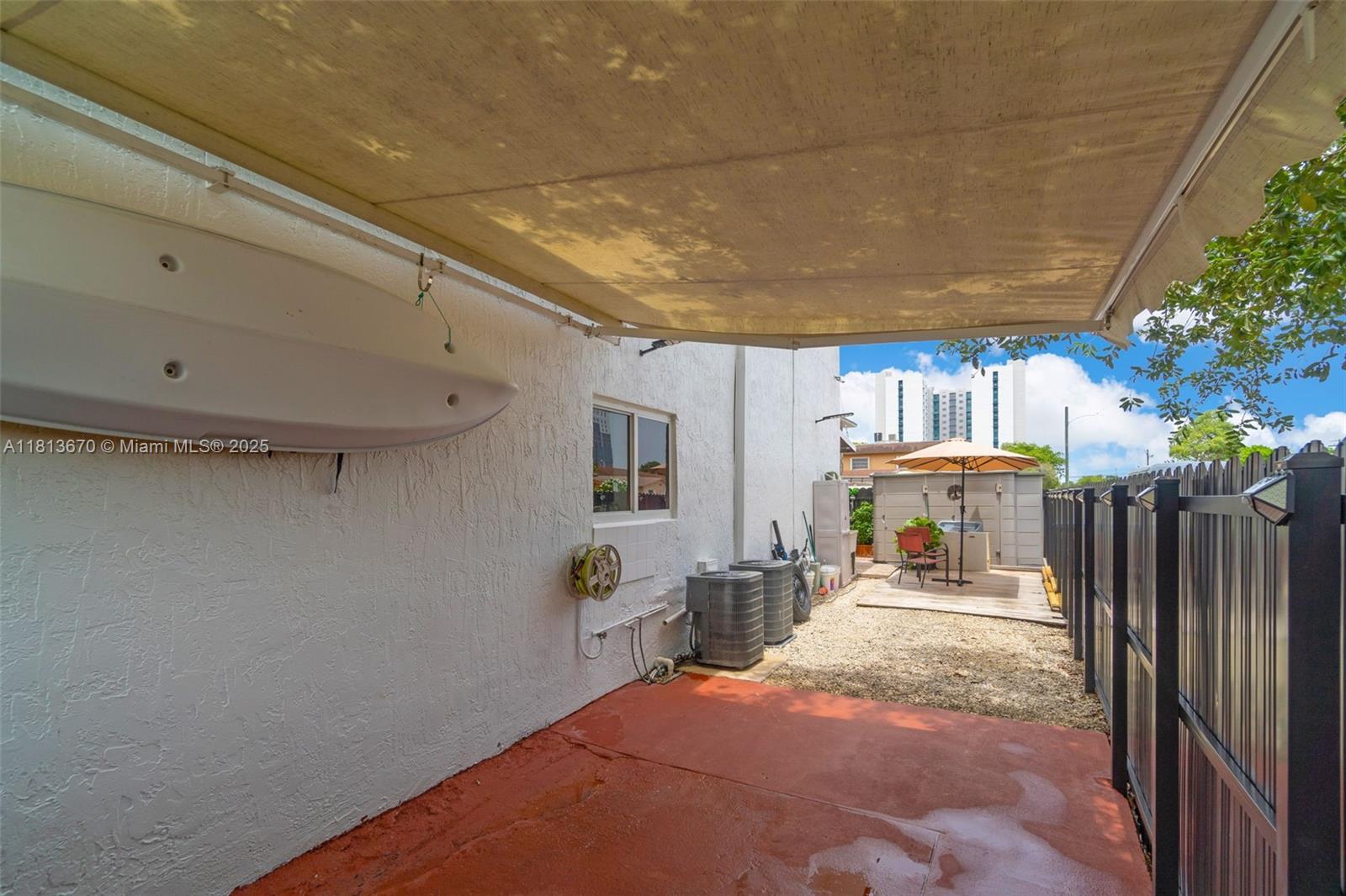 EL POLO CONDO - Residential