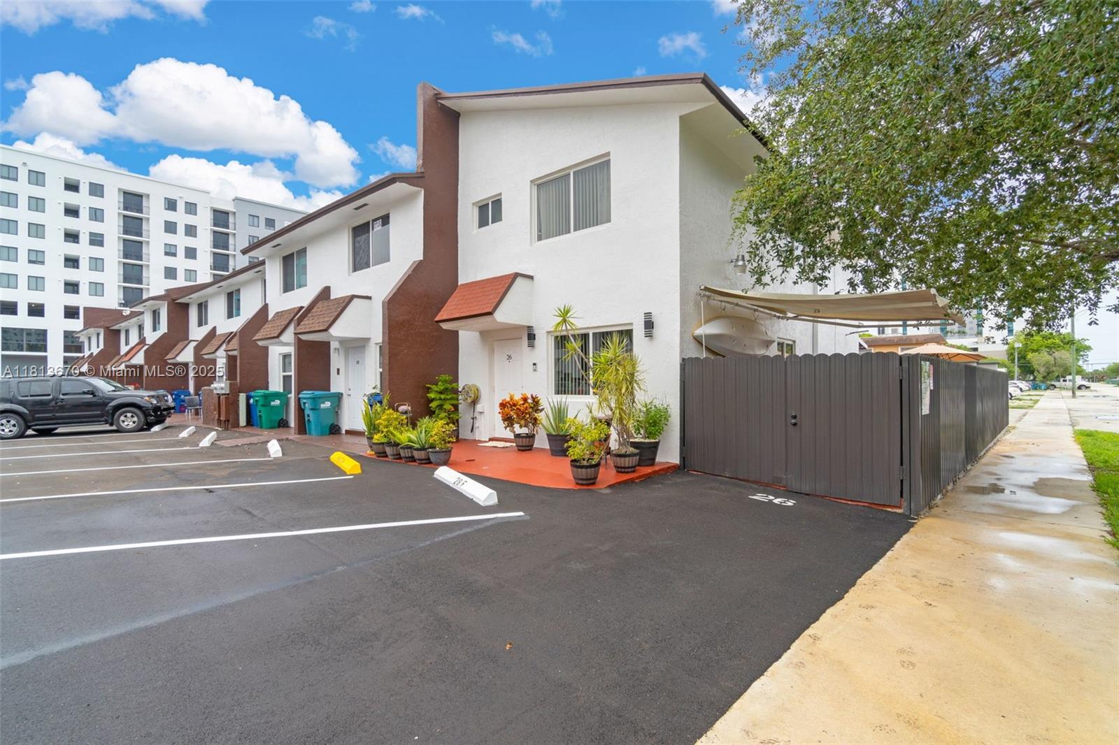 EL POLO CONDO - Residential