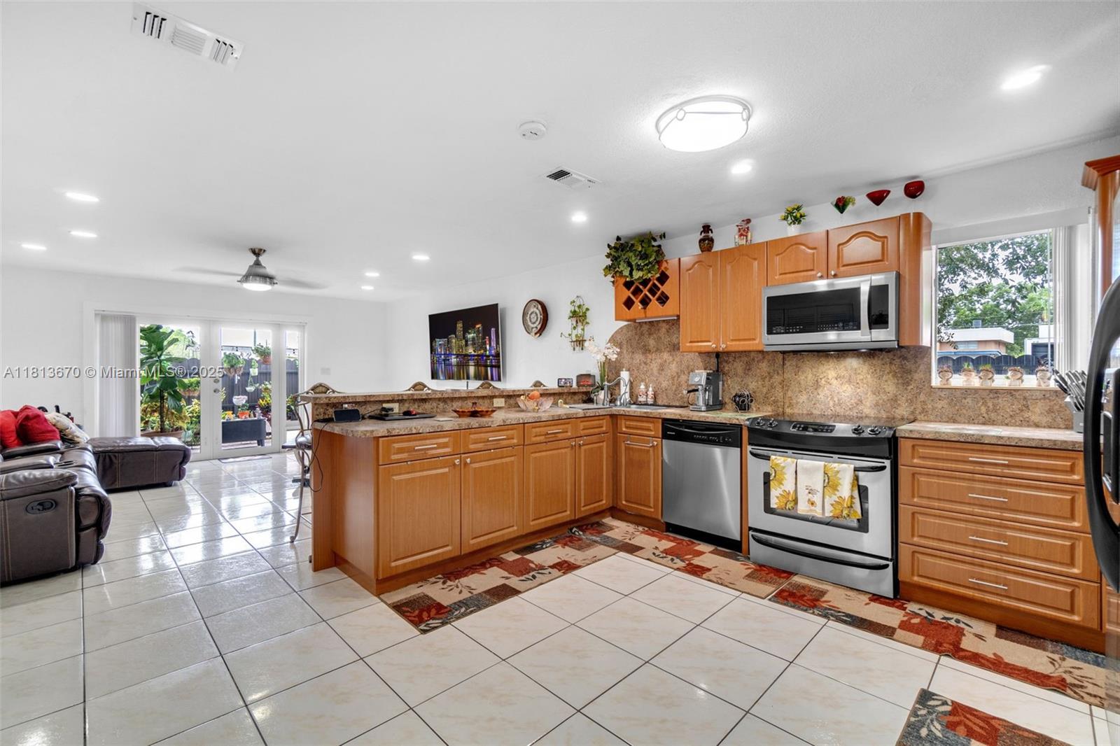 EL POLO CONDO - Residential