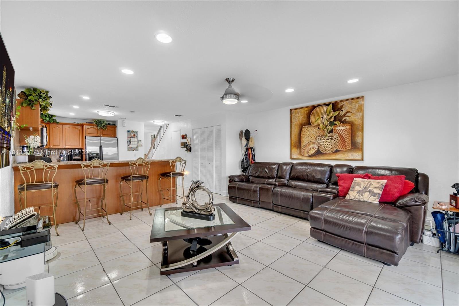 EL POLO CONDO - Residential