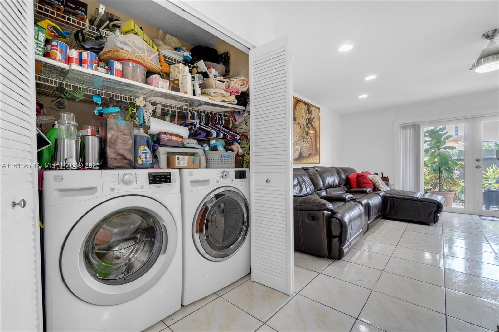 EL POLO CONDO - Residential