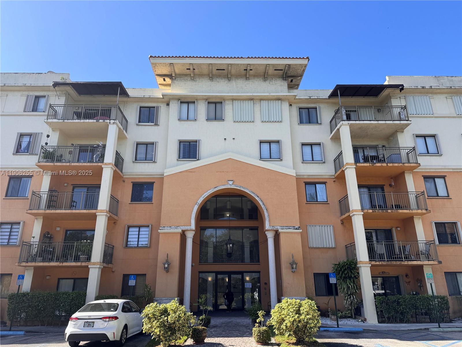 KEYSTONE COURTS CONDO - Residential Lease