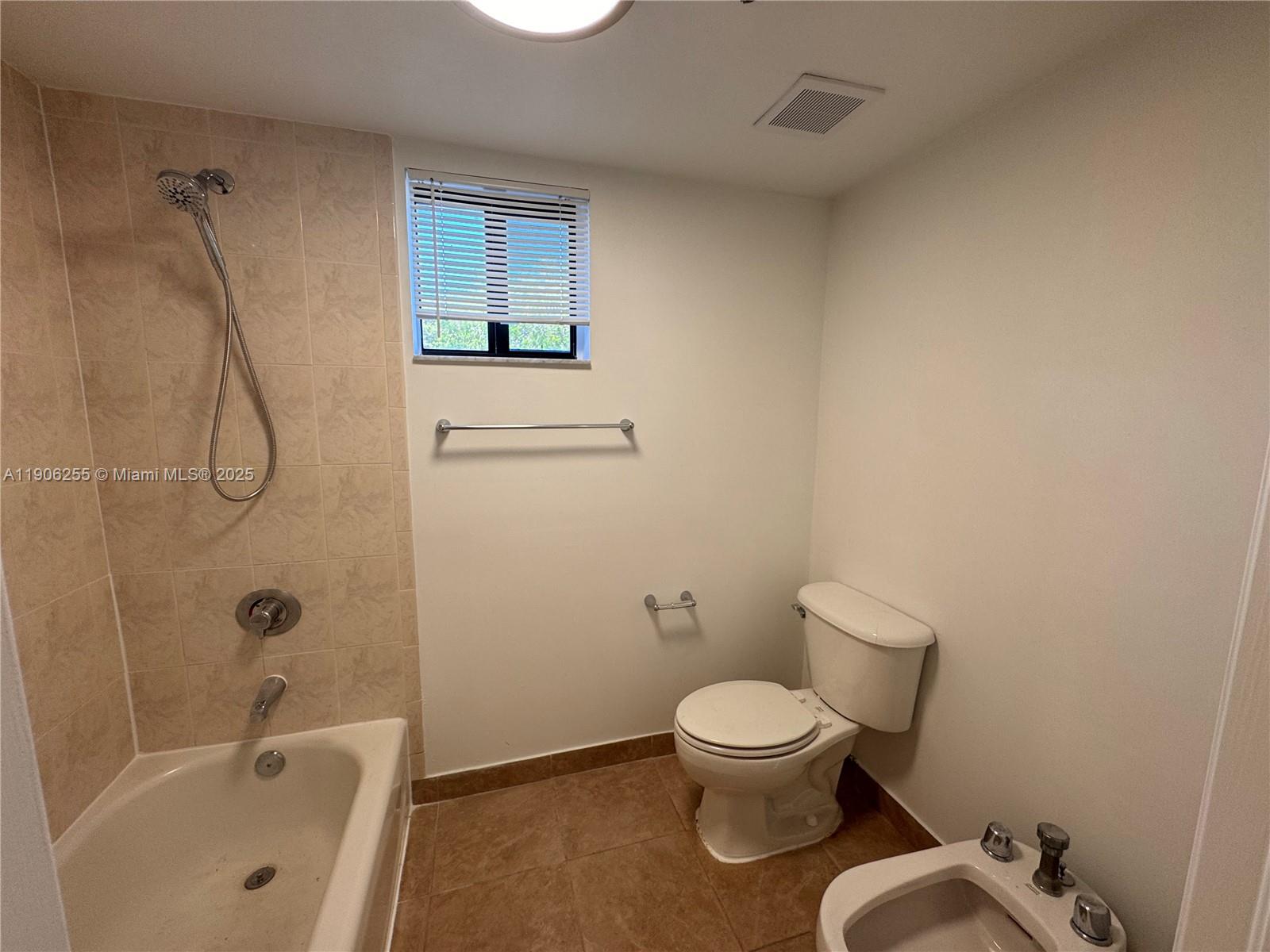 KEYSTONE COURTS CONDO - Residential Lease