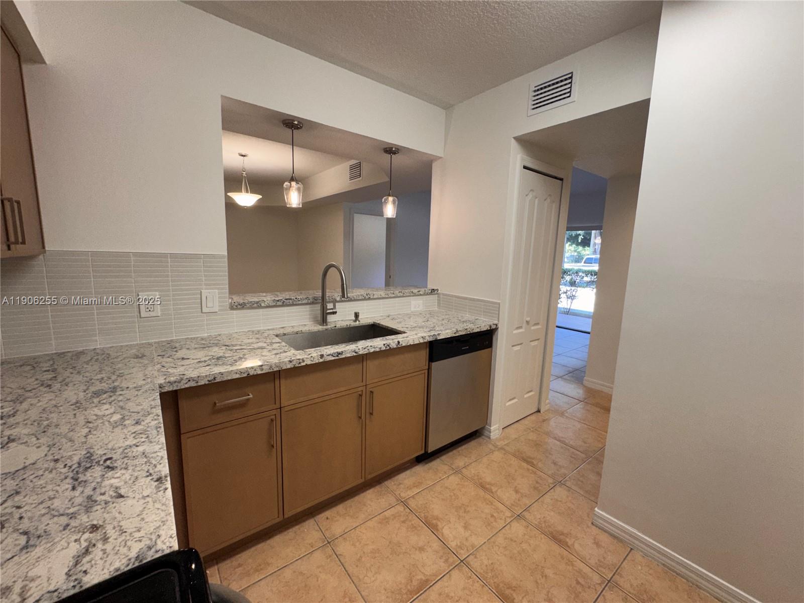 KEYSTONE COURTS CONDO - Residential Lease