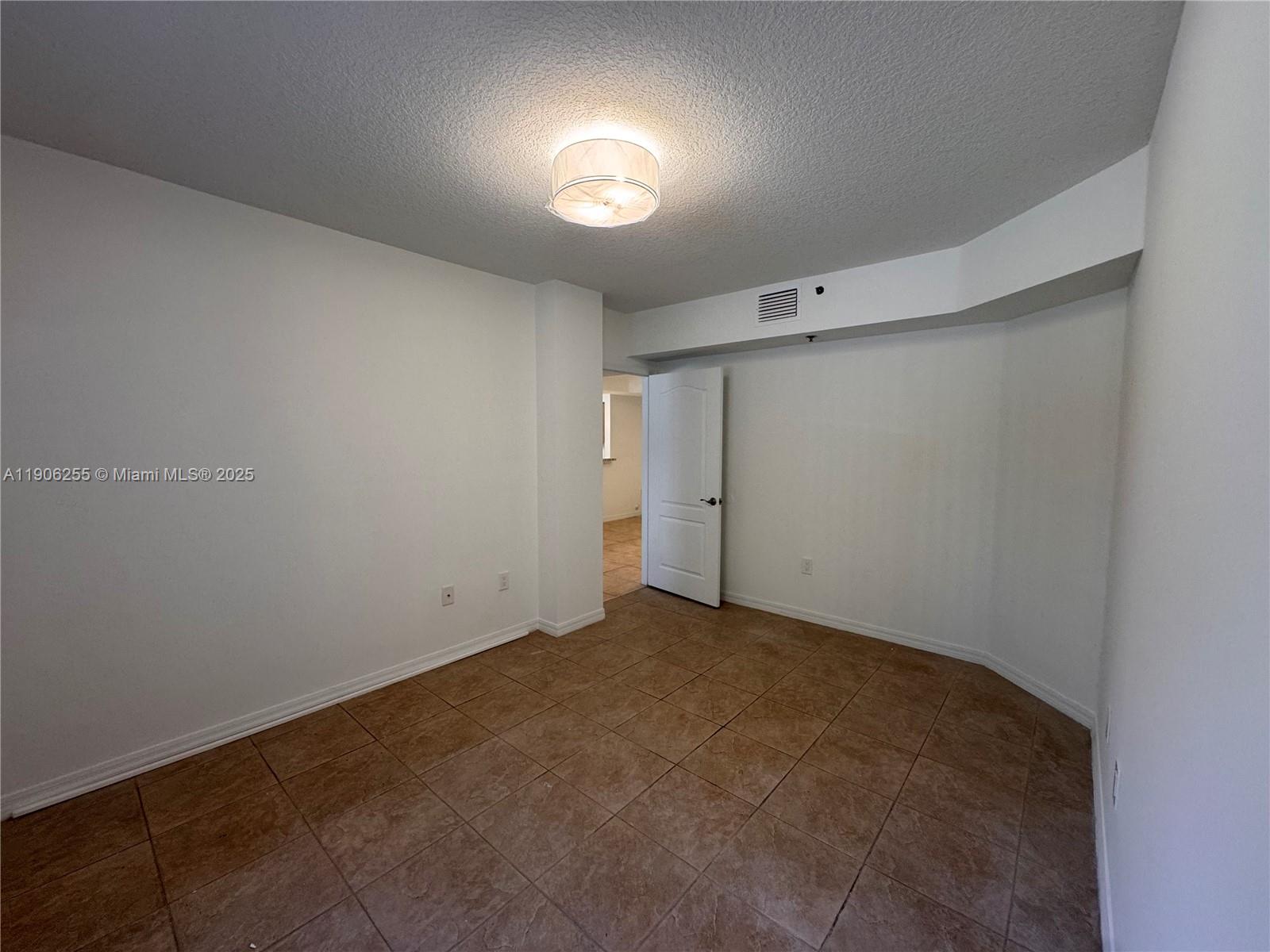 KEYSTONE COURTS CONDO - Residential Lease