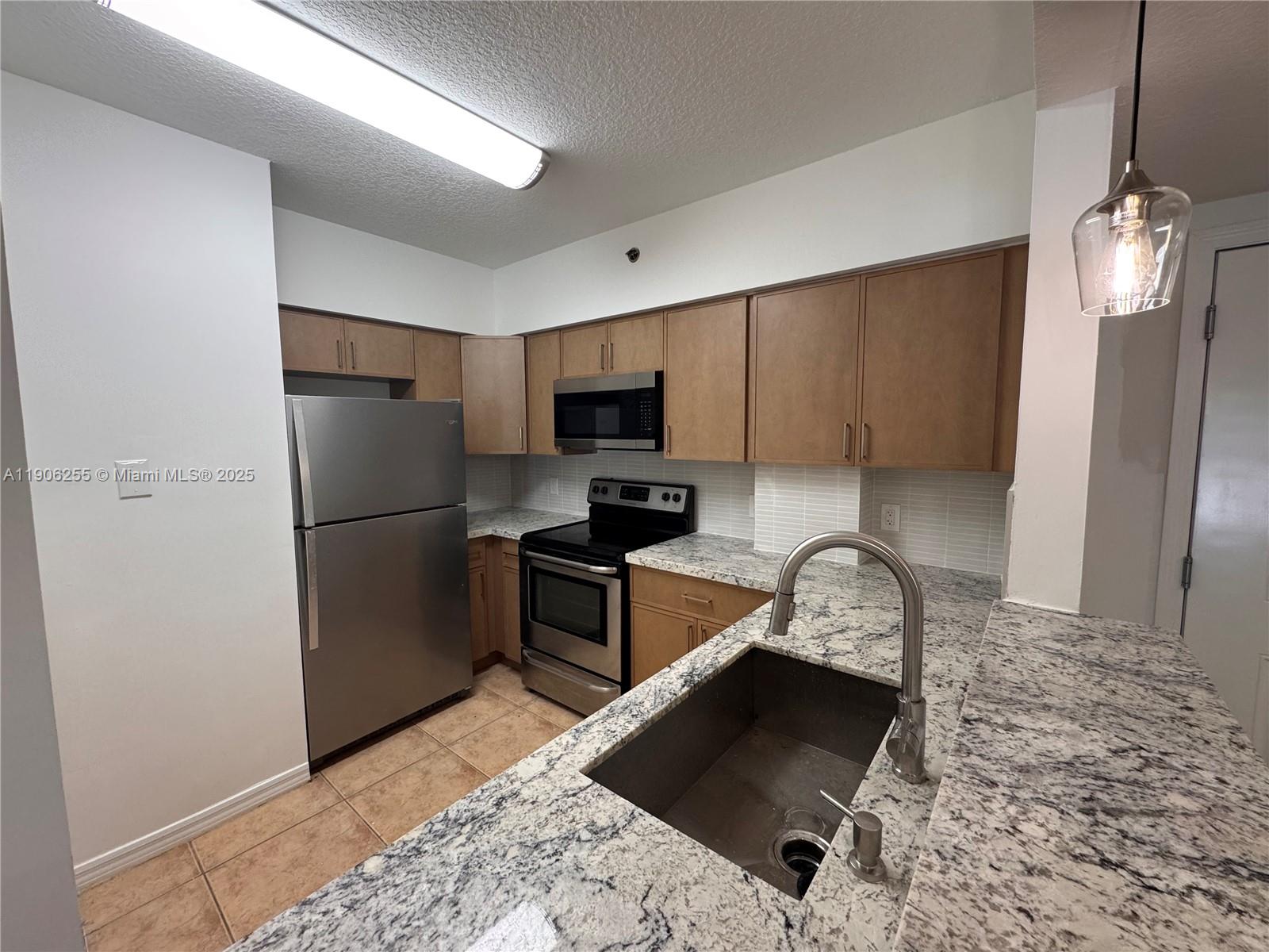 KEYSTONE COURTS CONDO - Residential Lease