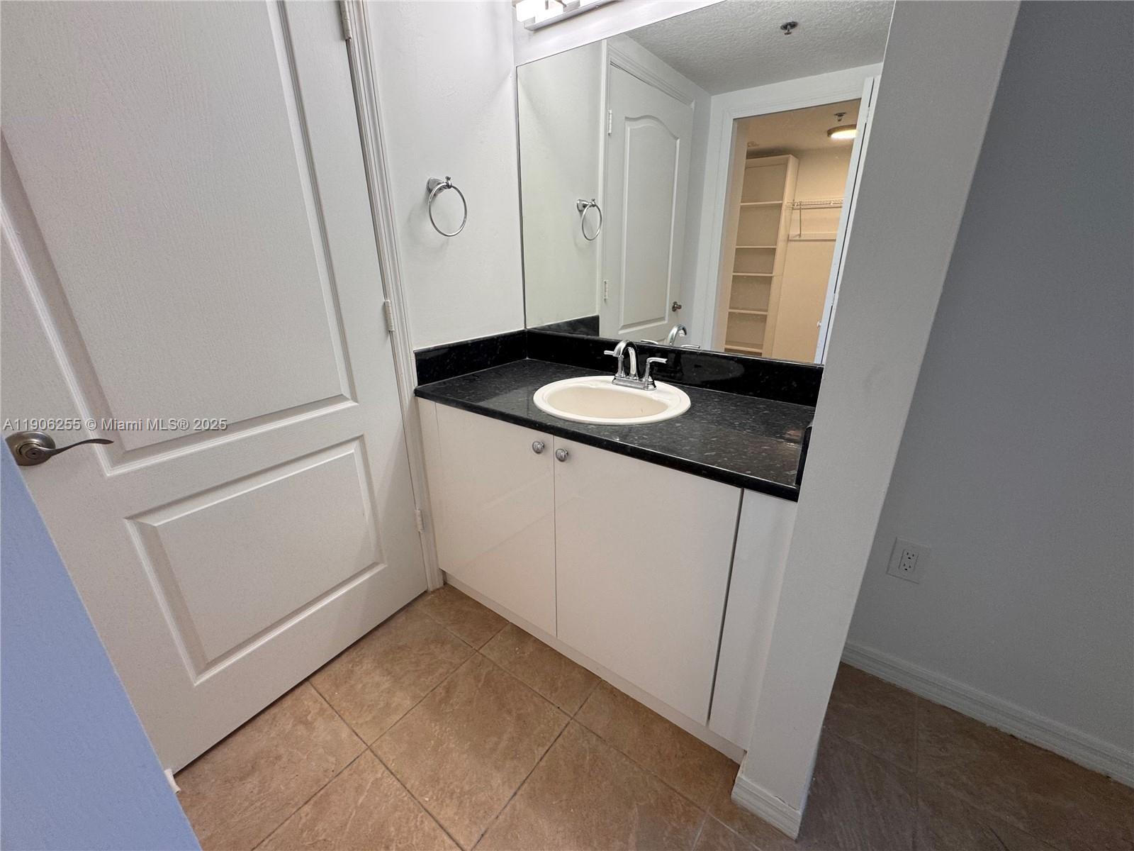 KEYSTONE COURTS CONDO - Residential Lease