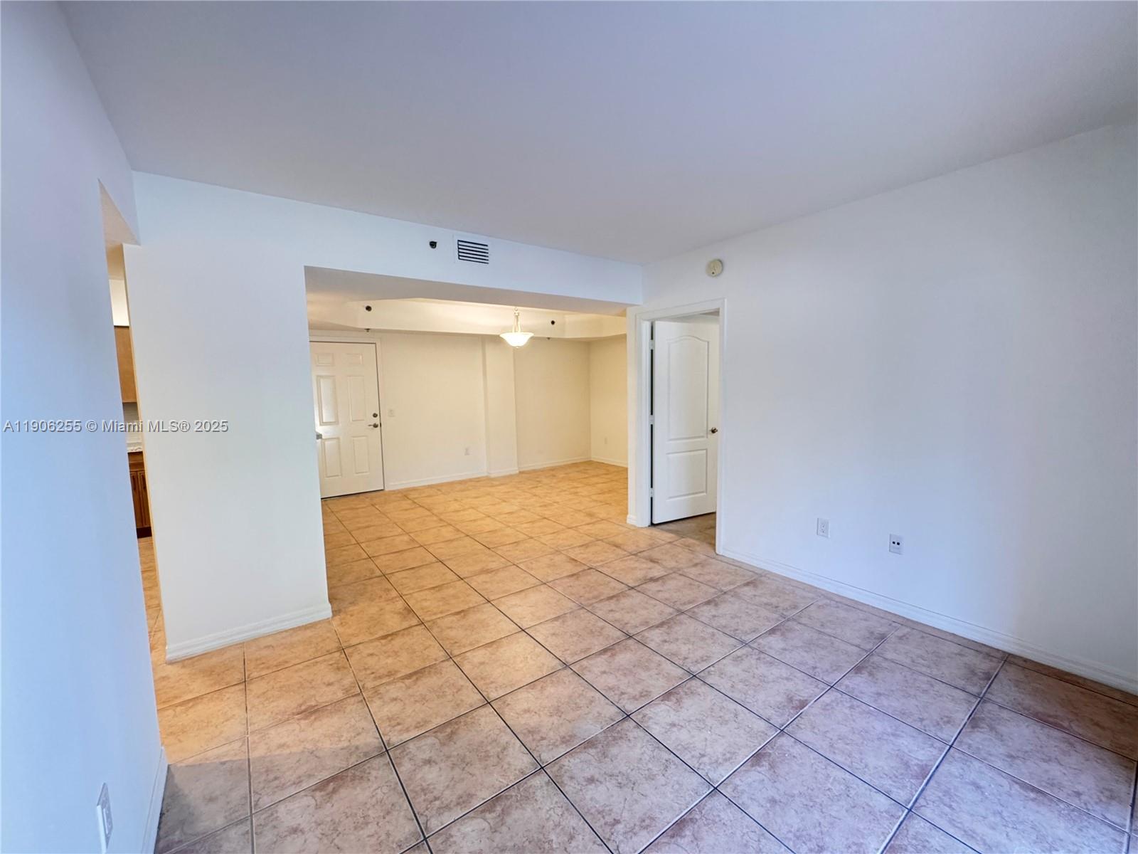 KEYSTONE COURTS CONDO - Residential Lease