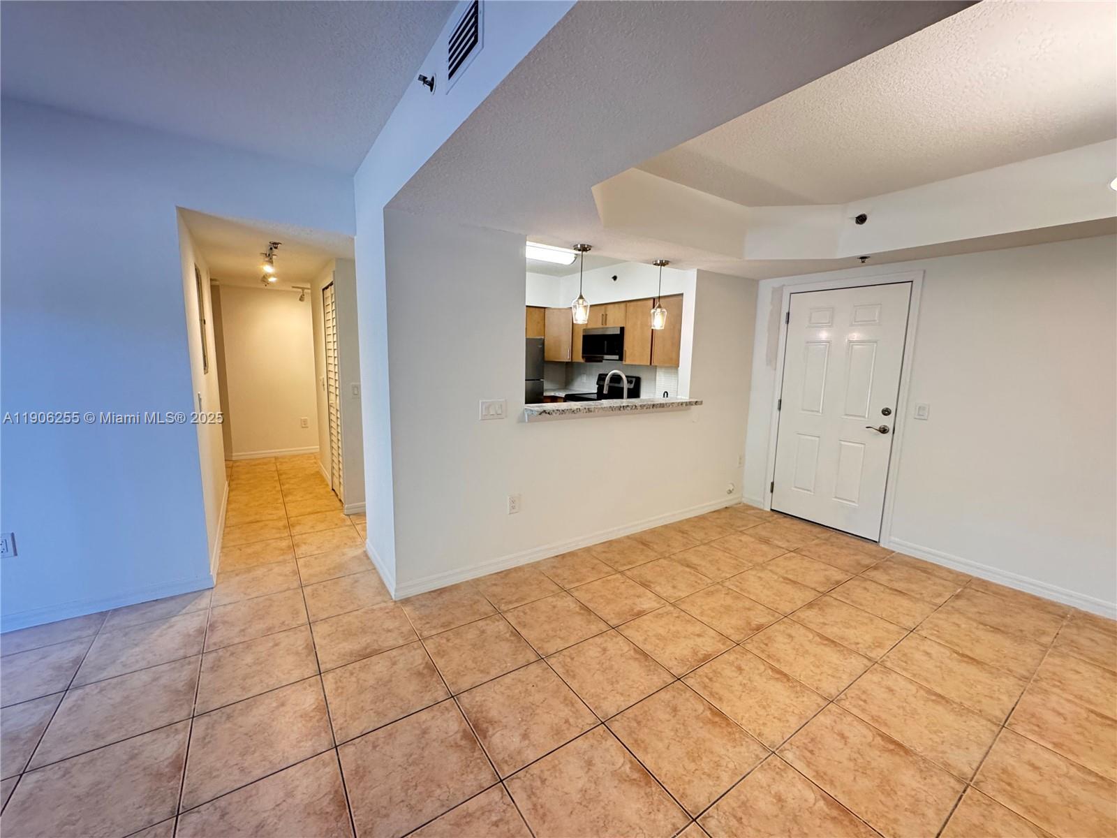 KEYSTONE COURTS CONDO - Residential Lease