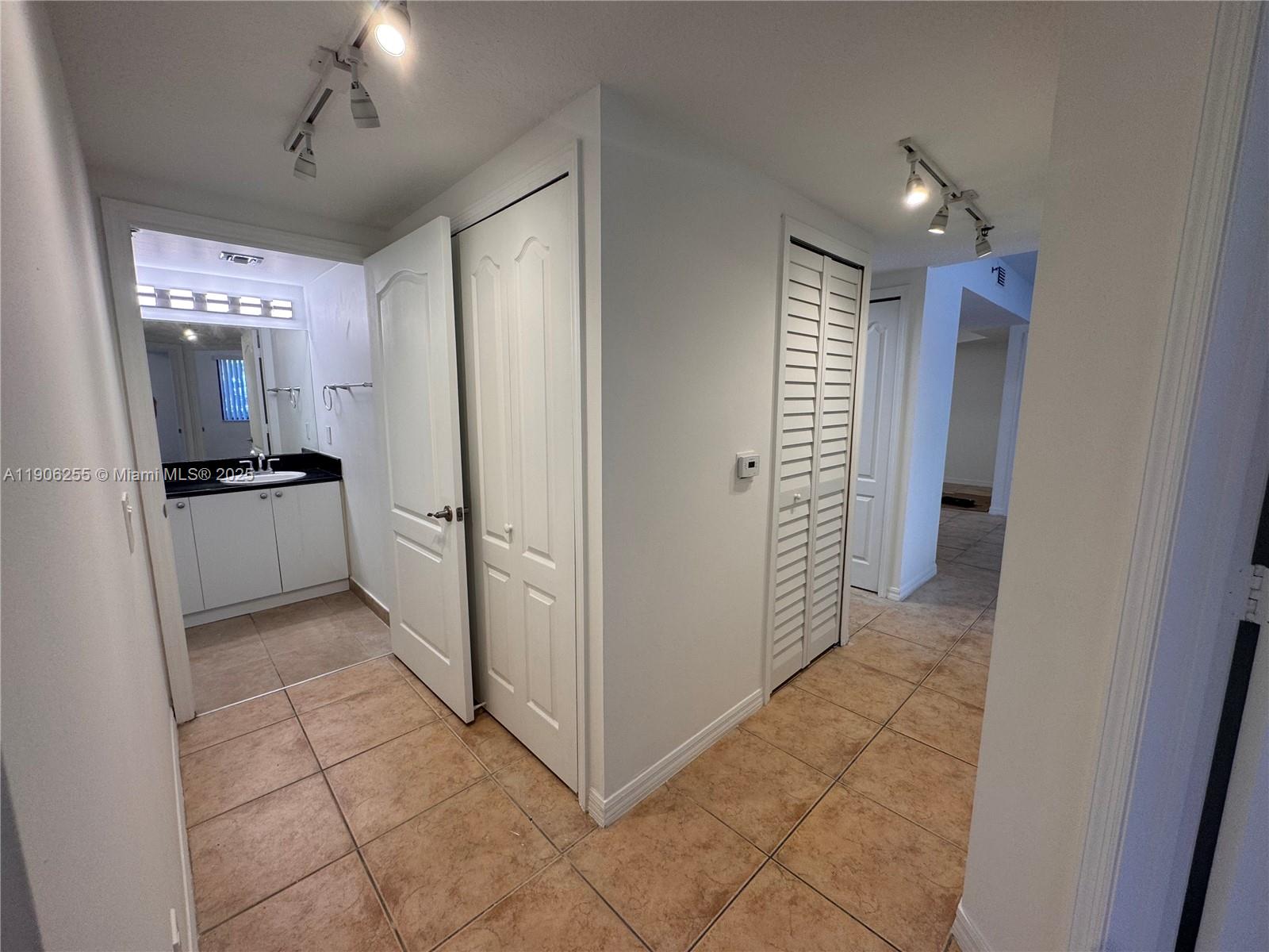 KEYSTONE COURTS CONDO - Residential Lease