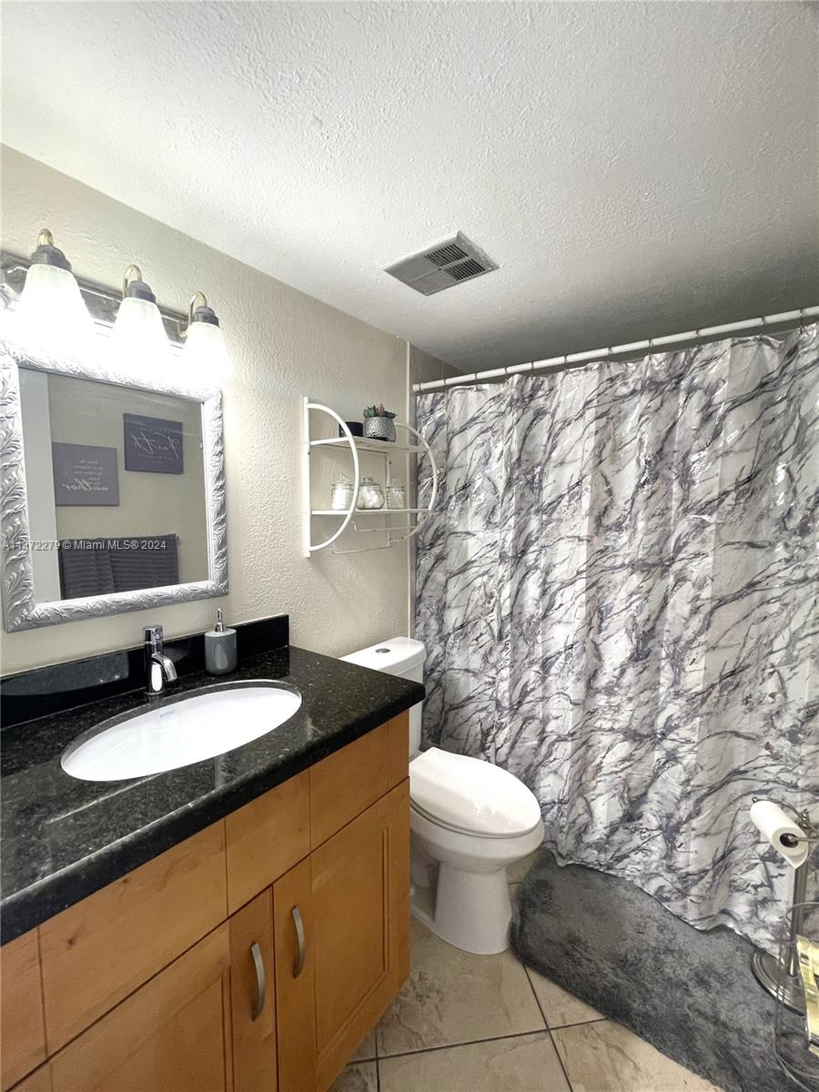 Photo 7 of 9 of 16508 NE 26th Ave 405 condo