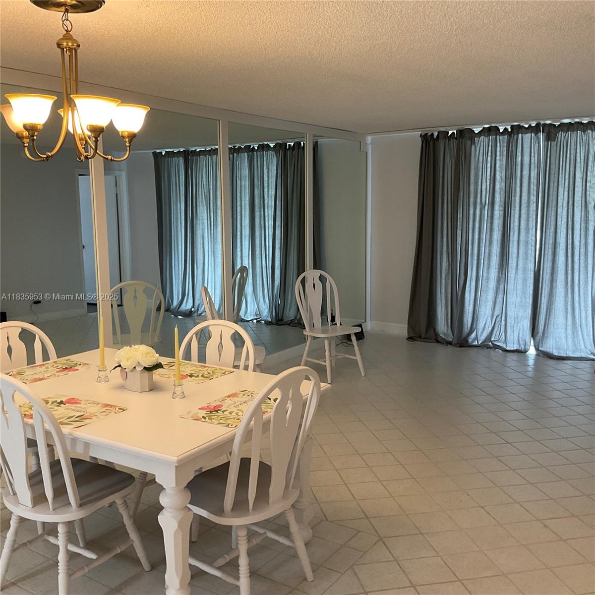 9201 Sunrise Lakes Blvd 205, Sunrise, FL, 33322/$229,900 2 9201 Sunrise Lakes Blvd 205