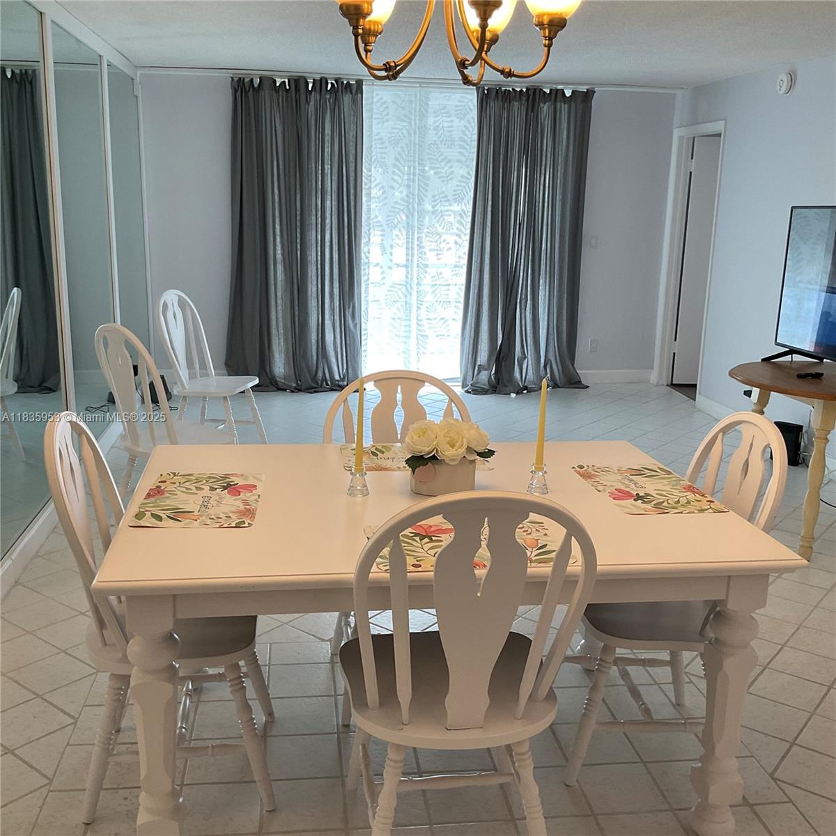 9201 Sunrise Lakes Blvd 205, Sunrise, FL, 33322/$229,900 4 9201 Sunrise Lakes Blvd 205