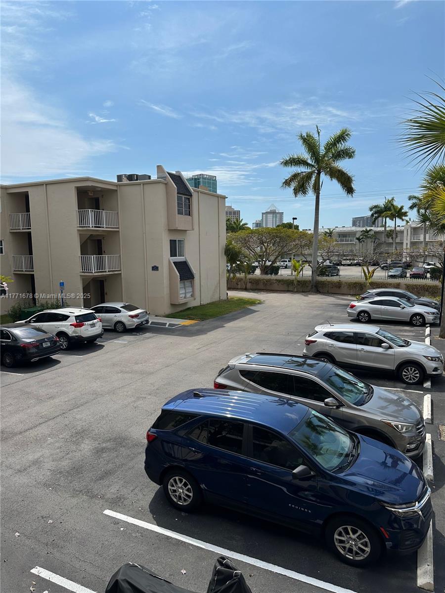 KINGS CREEK SO CONDO - Residential
