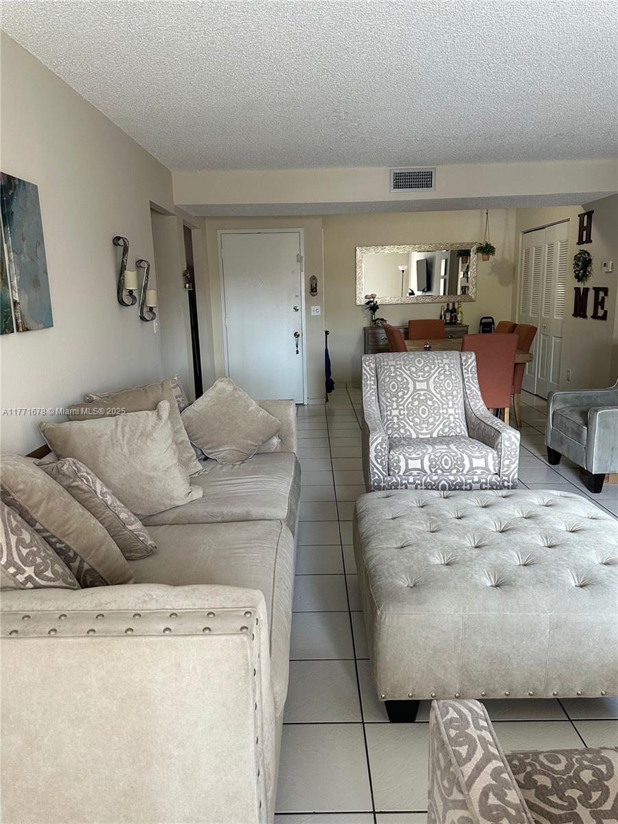 KINGS CREEK SO CONDO - Residential